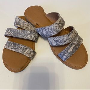 Universal Thread Sandals Slides Slip On Shoes Women 8.5 Faux Snakeskin Gray NWOT